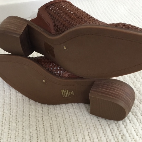 NEW IN BOX CHELSEA & VIOLET MULES - Picture 3 of 4